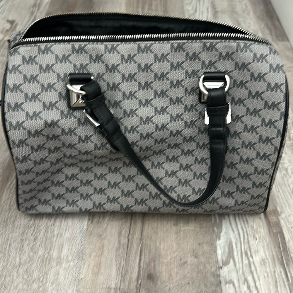 Michael Kors black and gray handbag - Picture 3 of 6